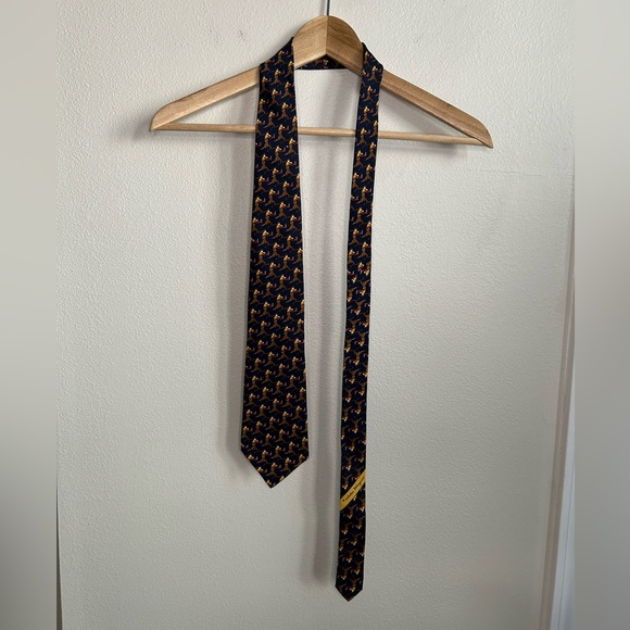 Salvatore Ferragamo 100% Silk Made in Italy Navy Blue Novelty Golf Men’s Tie